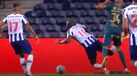 O penálti da reviravolta do FC Porto: Marega derrubado e central do Sp. Braga nem queria acreditar