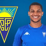 Lucas Silva para fechar a defesa do Estoril