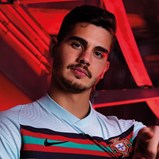 André Silva: «Nova camisola da Seleção é especial para nós»