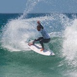 Vasco Ribeiro vence no Porto e título de surf será decidido a três em Cascais