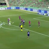 William Carvalho atirou de fora da área e marcou este golaço pelo Betis