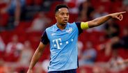 Urby Emanuelson (34 anos, médio, última equipa: Utrecht) - Valor de mercado: 650 mil euros