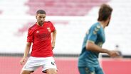 Médio-centro: Taarabt (4 jogos como titular) - O marroquino começou de forma promissora, com golos e assistências, mas terminou em baixo, com expulsão diante do Sp. Braga e lesão. Pizzi disputou 3 jogos neste lugar de início.