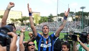 Materazzi - José Mourinho e Marco Materazzi abraçados e em lágrimas após a final da Champions ganha pelo Inter em 2010, numa altura em que já se sabia que o técnico ia para o Real Madrid, ficaram na memória de todos. Um sinal da ligação forte entre os dois. “Um escudo, um amigo, um pai e um irmão”, disse o ex-defesa sobre Mourinho.