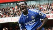 Essien - “Ele não foi meu jogador, é meu filho. Eu sou o seu pai branco”, disse Mourinho sobre Essien, palavras retribuídas pelo ex-médio. A ligação especial até levou o português a viajar ao Gana para conhecer as origens de Essien. Conheceram-se no Chelsea e repetiram a parceria no Real Madrid.