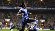Drogba - “Quem?”, perguntou Roman Abramovich, dono do Chelsea, a José Mourinho em 2004. “Drogba. Pague e não fale”, respondeu o treinador. O avançado marcou 160 golos pelo Chelsea, grande parte deles com o treinador português, mas a história podia ter sido outra. Drogba revelou que queria regressar ao Marselha e que só ficou por causa de Mourinho.