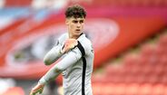 Guarda-redes: Kepa Arrizabalaga - O mais caro guarda-redes da história do futebol (80 milhões de euros) tem sido uma verdadeira caixinha de surpresas para os adeptos do Chelsea - e não são das boas. A iniciar a terceira temporada nos blues, Kepa já alinhou em 97 partidas mas não tem sido capaz de mostrar-se ao mais alto nível de forma regular. A exibição diante do Liverpool, realizada no domingo último, poderá ter sido a gota de água.