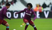 Carlos Sanchez (34 anos, médio, última equipa: West Ham) - Valor de mercado: 1,2 milhões de euros