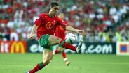 9. Pauleta (Avançado) - Titular na frente de ataque da equipa orientada por Luiz Felipe Scolari frente à Grécia. Em 88 internacionalizações, Pauleta marcou 47 golos, tentos que fazem deste ex-internacional o ainda 2.º melhor marcador da história da Seleção Nacional, apenas superado por... Cristiano Ronaldo (101). Clube União Micaelense, Estoril, Salamanca, Deportivo de la Corunha, Bordéus e Paris Saint-Germain foram os clubes que representou durante a sua carreira.