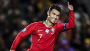Cristiano Ronaldo totaliza nove jogos com três ou mais golos pela Seleção Nacional. É o jogador líder no Mundo nesta particular, à frente de Ali Daei, o jogador mais próximo nessa estatística particular