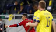 No total, CR7 já disputou pouco mais de 13 mil minutos com a camisola das quinas. É um golo a cada 128 minutos e envolvimento direto num golo a cada 92 minutos.