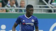 Defesa-central: Djilobodji - Igualmente contratado em 2015, este internacional pelo Senegal chegou ao Chelsea proveniente dos franceses do Nantes por 3 milhões de euros. A sua passagem por Stamford Bridge foi tão fugaz que só foi a tempo de alinhar um minuto pelo clube.
