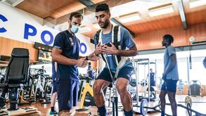 Plantel no ginásio a afinar o físico