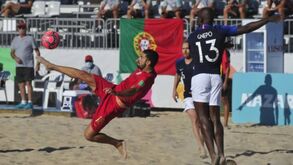 Portugal inicia defesa do título da Liga Europeia de futebol de praia com goleada