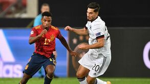 Ansu Fati faz história na estreia pela seleção espanhola