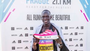 Kibiwott Kandie alcança quinto melhor tempo da história da 'meia' em Praga