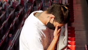 As primeiras horas de Darwin no Benfica: da chegada com Rui Costa às lágrimas na bancada da Luz