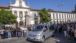 Aplausos e muita emoção no adeus a Dito