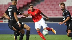 Darwin chegou, pediu a Jesus e teve logo 'prenda': as imagens da estreia pelo Benfica