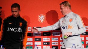 Mercado no Barcelona: Memphis Depay à espera de Luis Suárez