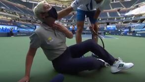 Clima aqueceu entre brasileiros: Richarlison deixou Martinelli de braço estendido no dérbi de Londres