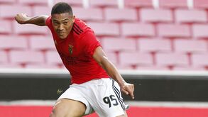 Vinícius paga reforços do Benfica