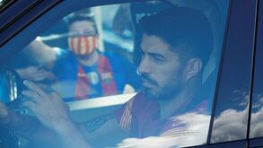 Novo braço de ferro no Barcelona: Luis Suárez exige dinheiro para sair