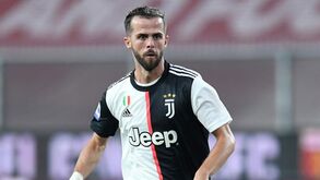 Miralem Pjanic com teste negativo à Covid-19
