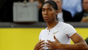 Caster Semenya tem mesmo de baixar testosterona, confirma justiça suíça