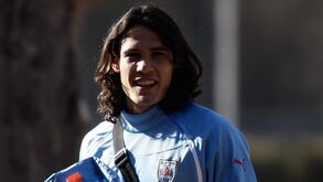 Edinson Cavani com ‘espera’ no aeroporto 