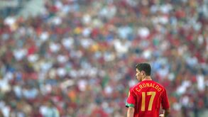 Quem estava ao lado de Ronaldo no jogo em que marcou o primeiro golo pela Seleção Nacional
