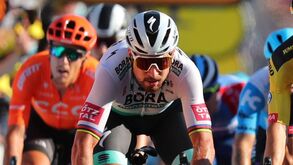 Peter Sagan relegado para último do pelotão por 'sprint' irregular da Volta a França