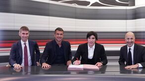 Milan apresenta Sandro Tonali