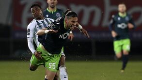 Pedro Mendes perto da saída do Sporting