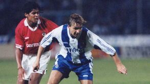 Jogadores do Benfica aplaudiram futebolista do FC Porto e Mourinho ficou incrédulo: «Tu não estás a perceber»