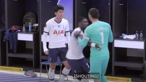 Imagens inéditas: Son e Lloris quase à pancada no balneário do Tottenham e a intervenção épica de Mourinho