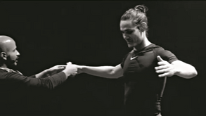 Edinson Cavani troca futebol pelo ballet