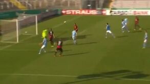 Gerard Piqué e 'ex' de Cristiano Ronaldo cruzam-se em Paris