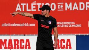 Diego Simeone testa positivo à Covid-19