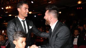 Os mais bem pagos do Mundo: Messi e Cristiano Ronaldo num 'mundo' à parte
