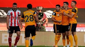 Jiménez celebra com Neto e Dendoncker o golo inaugural