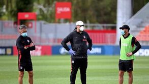 Ex-adjunto de Simeone garante fidelidade: «Nunca treinaria o Real Madrid ou o Barcelona»