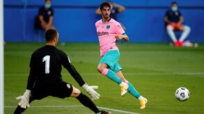 Trincão continua a mostrar serviço no Barcelona: agora assistiu Coutinho após jogada com Messi