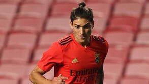 Darwin lidera revolução no onze do Benfica