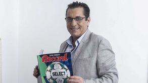 Paulo Futre já tem o Guia Record 2020/21: «É com ele que acompanho as primeiras novidades da época»