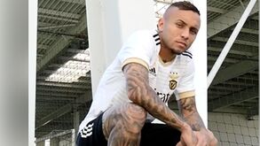 Benfica mostra terceiro equipamento para esta temporada