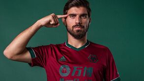 Wolverhampton veste-se com as cores de Portugal e há quem reaja: «Quem diria que é uma equipa da Premier League»