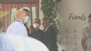 Sorrisos e até algumas fotos: as primeiras imagens de Luís Filipe Vieira após acusação na Operação Lex