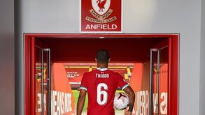 Liverpool oficializa contratação de médio espanhol Thiago Alcântara