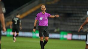 Os casos do Famalicão-Benfica: especialistas Record analisam lances polémicos